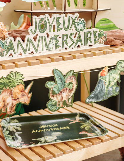 Mise en situation de la guirlande dinosaures pour anniversaire
