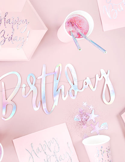 Détail de l'inscription Birthday de la guirlande en carton Happy Birthday