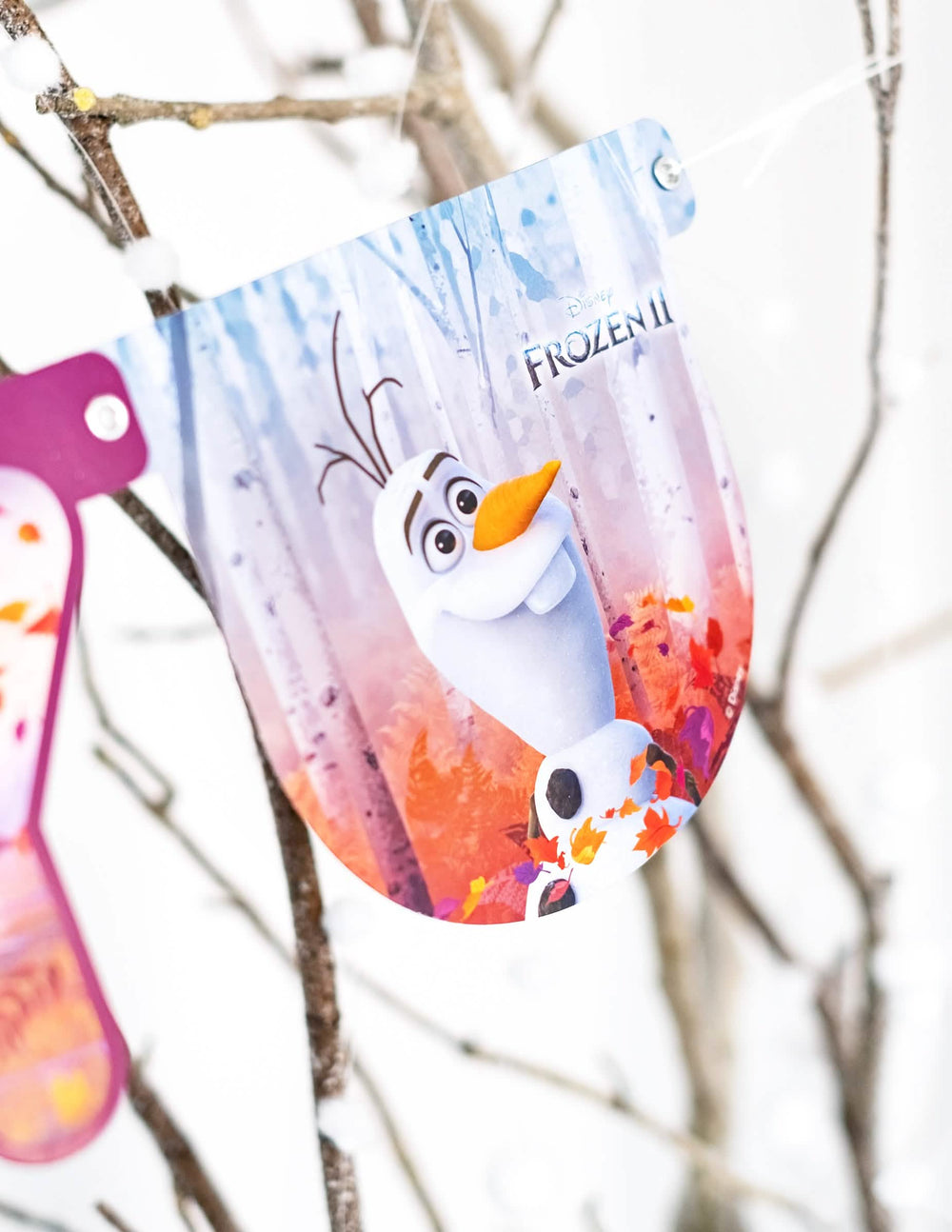 Detail der Wimpel mit Olaf von der Girlande happy birthday Elsa Frozen - Die Eiskönigin 2
