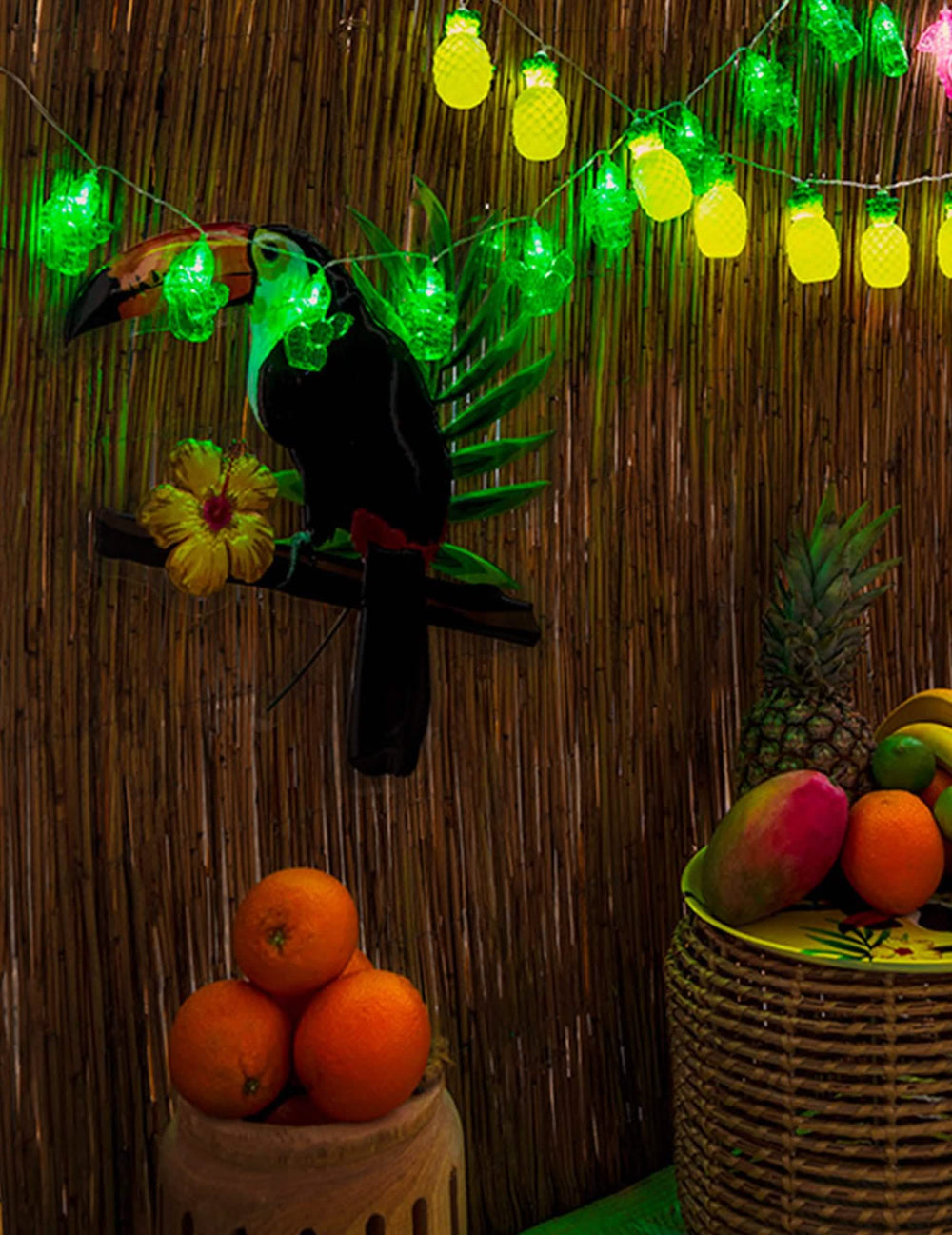 Inszenierung in exotischem Ambiente der LED-Kaktus-Lichtergirlande