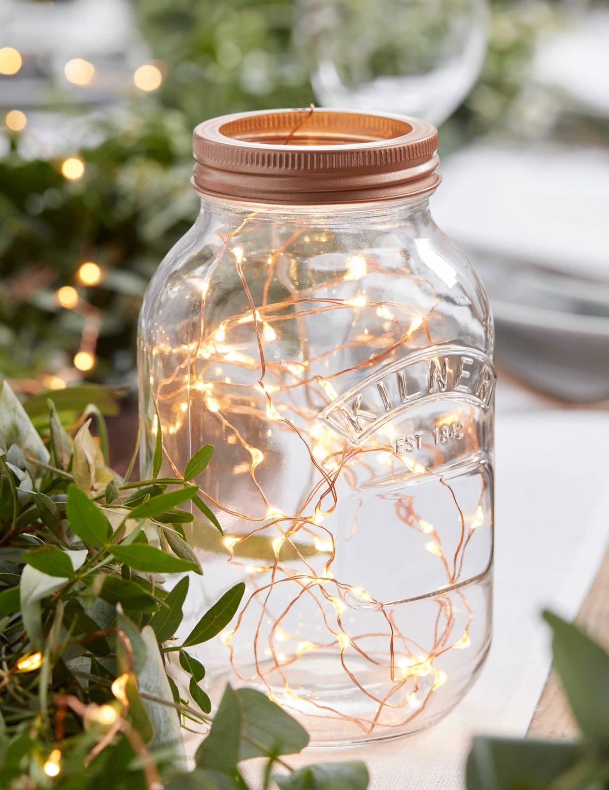 Mise en situation dans un bocal en verre de la guirlande lumineuse rose gold pour fête à 60 LED