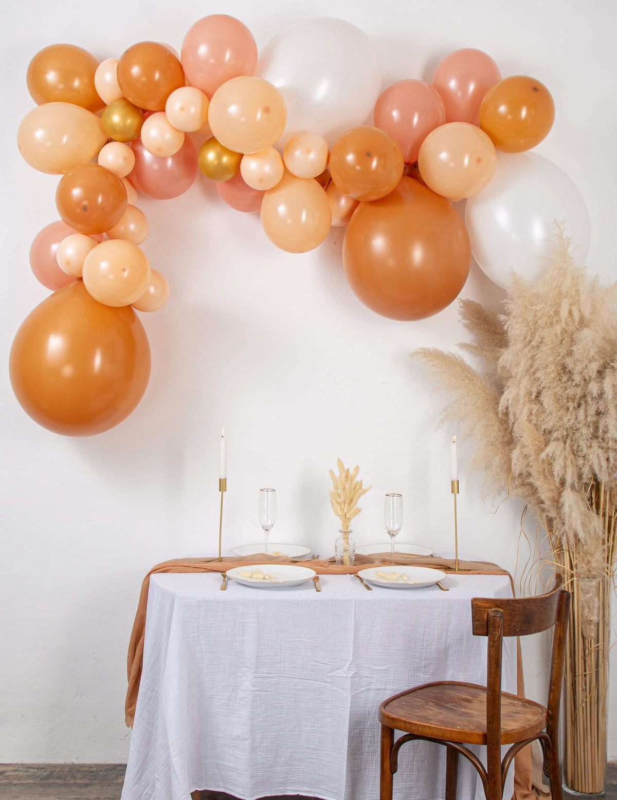 Kit arche de 46 ballons boho pour mariage et anniversaire marron pêche et blanc