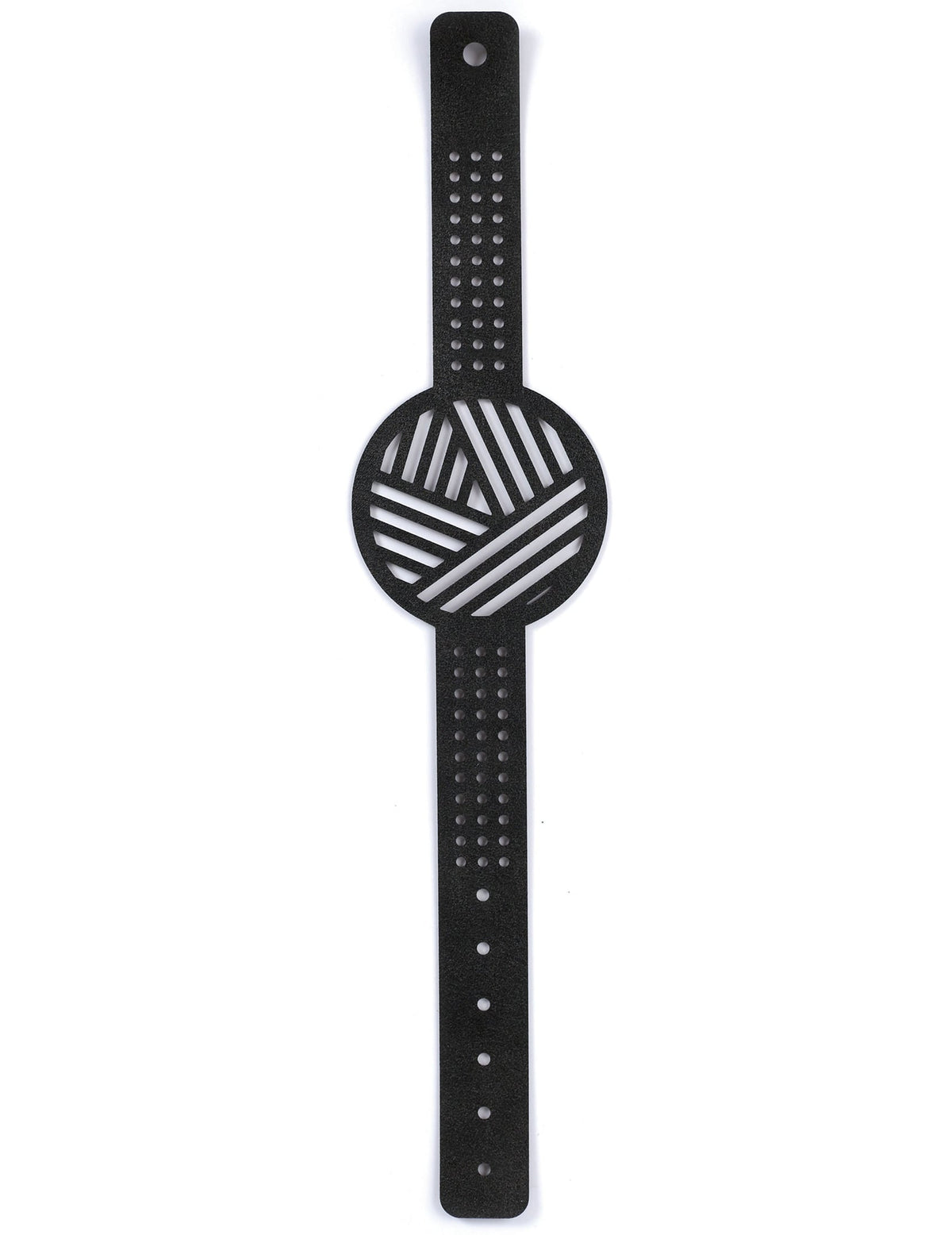 Vue à plat du bracelet noir du kit bracelet à broder motifs géométriques pour adulte
