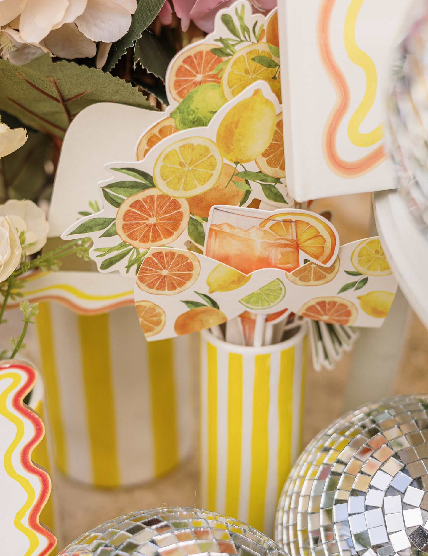 Photobooth-Kit Fizz Zitruspapier in Creme, Orange und Gold für festliche Accessoires