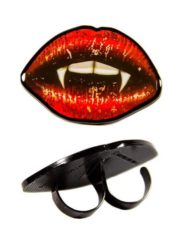 Bague vampire gothique pour femme rouge et noire avec crocs