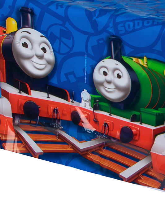 Detail der Lokomotivmuster der Plastiktischdecke Thomas und seine Freunde