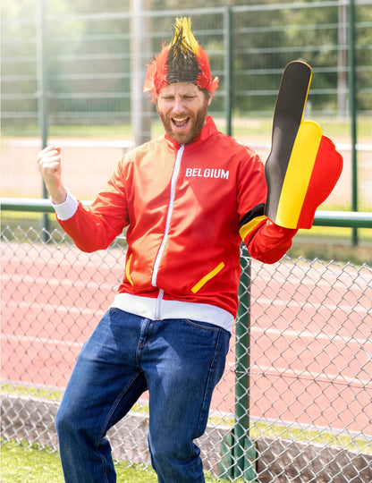 Mise en situation de la perruque punk supporter Belgique pour adulte