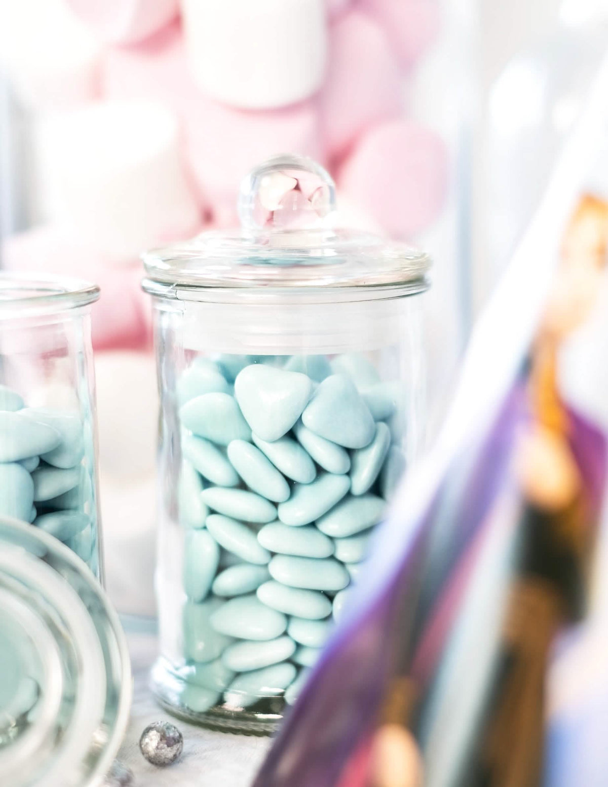 Gros plan sur le couvercle de la bonbonnière confiseur pour candy bar