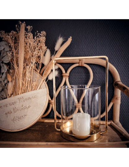 Mise en situation du photophore en verre pour mariage doré cadré