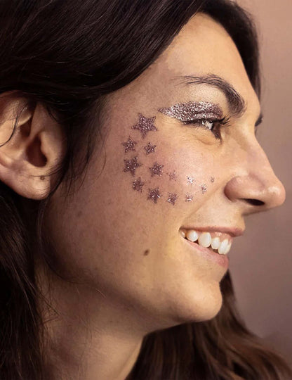 Vue de profil du pochoir de maquillage réutilisable étoiles