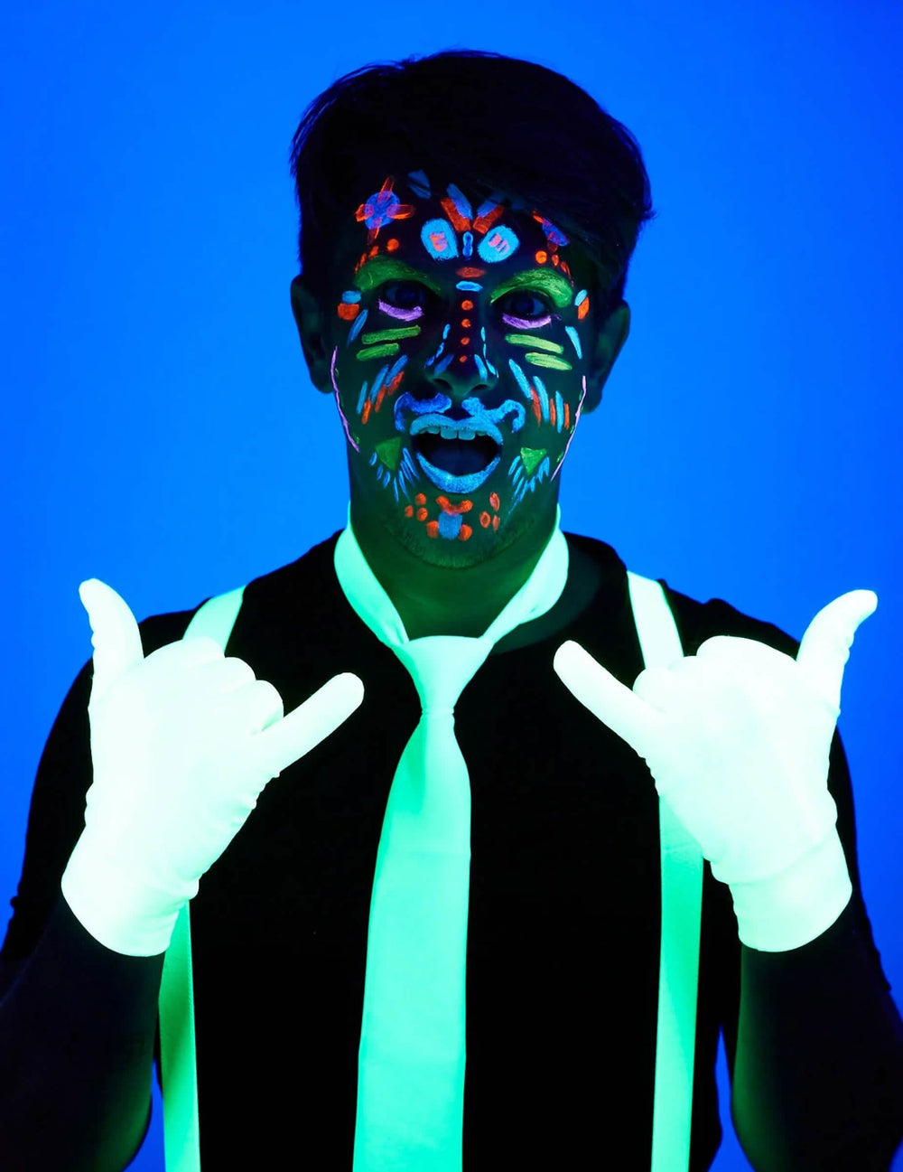 Rendu fluo sous lumière noire du rouge à lèvres effet UV pour adulte