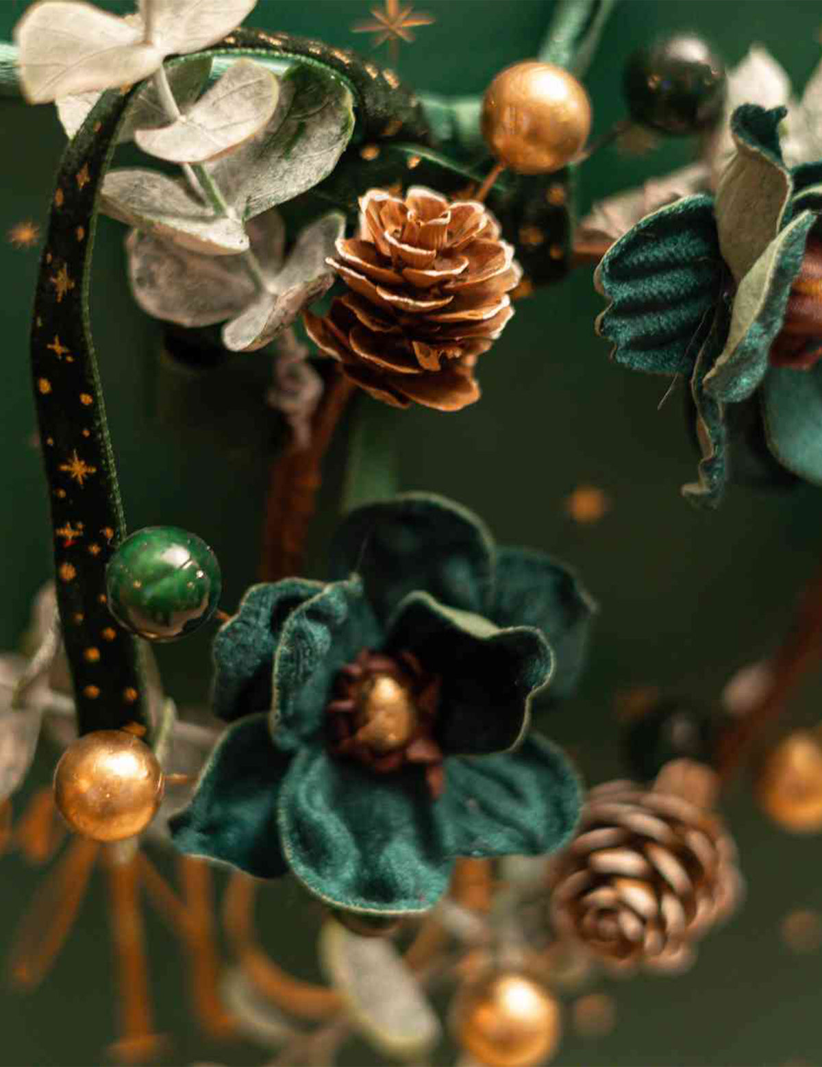 Samtband mit Sternen, dunkelgrün & gold, 1 cm x 3 m
