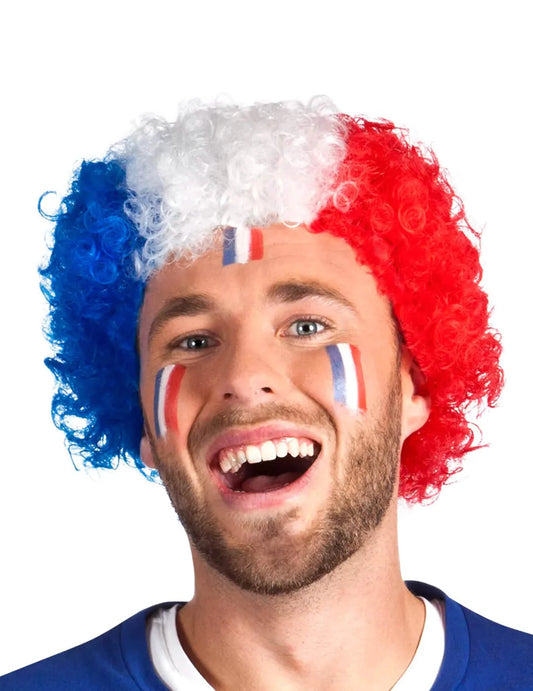 Nahaufnahme der dreifarbigen Lockenperücke des supporter-Sets von Frankreich