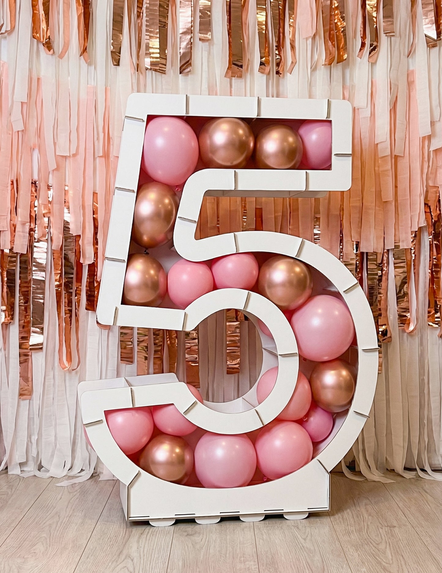 Structure chiffre 5 pour ballons blanc en carton à garnir