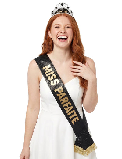 Perfektes Set mit Schal und Diadem