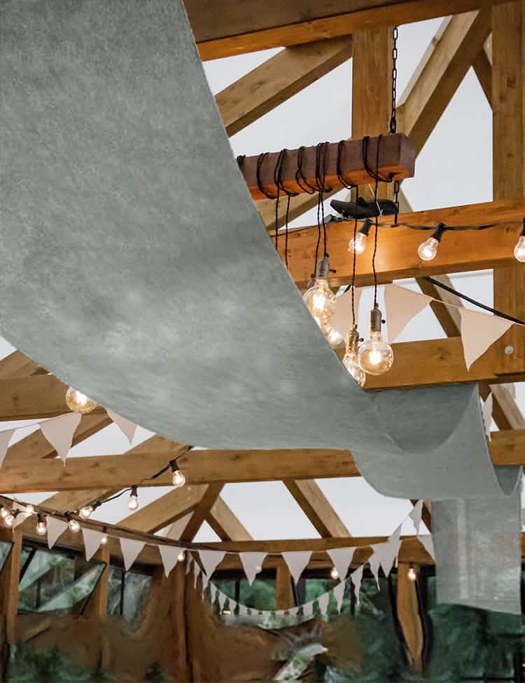 Rouleau sous emballage de la tenture de mariage pour décoration